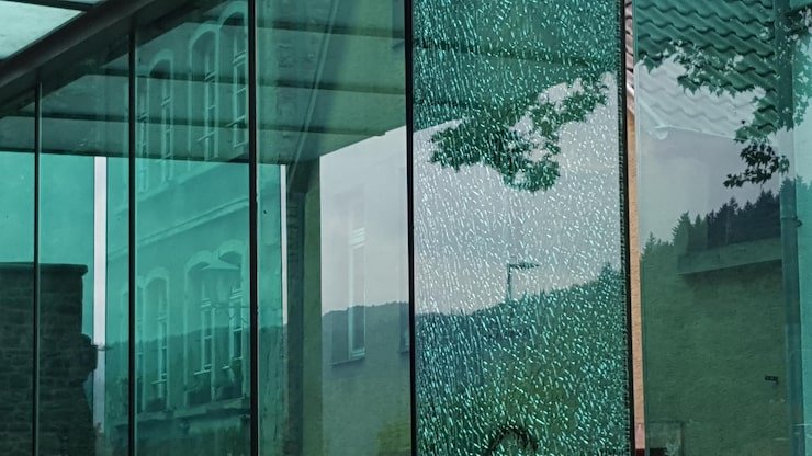reflection-building-glass-window_1048944-11180413
